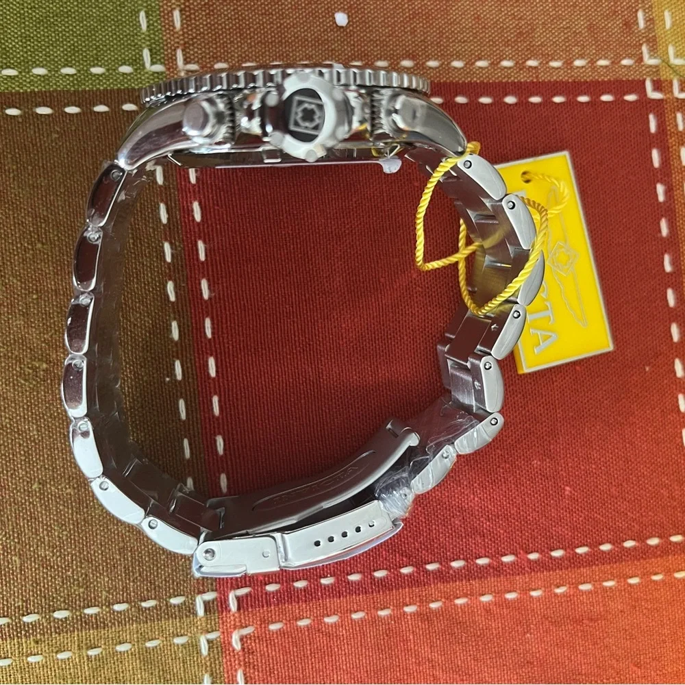 Invicta Men's Silver and Green Dive Watch - Picture 2 of 3